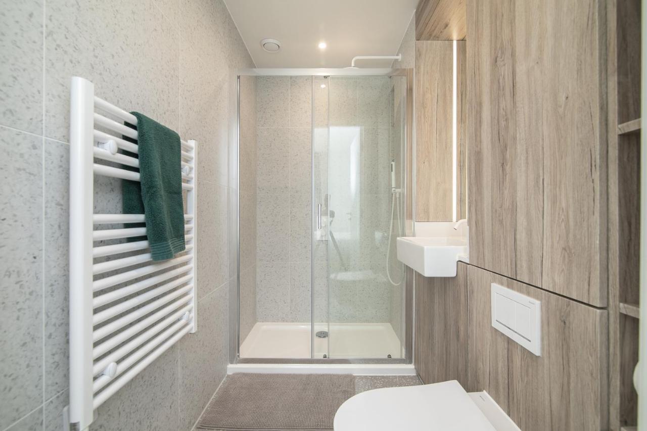 Luxury Spacious Flat With Communal Gardens And Parking Лондон Екстериор снимка